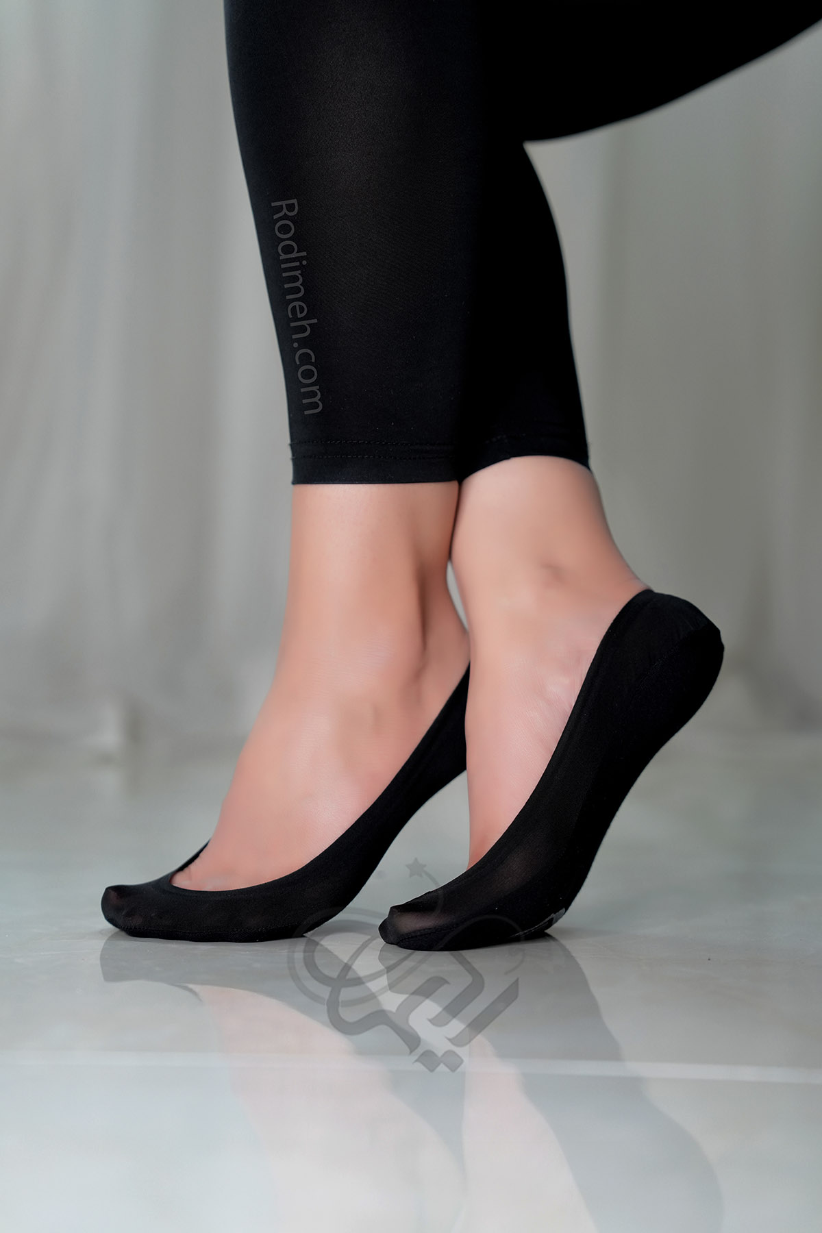 جوراب زنانه کالجی ساده دور ژله ای رویه کوتاه 1 جوراب زنانه کالجی ساده دور ژله ای رویه کوتاه